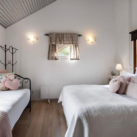 French Cottage Дейлсфорд Экстерьер фото